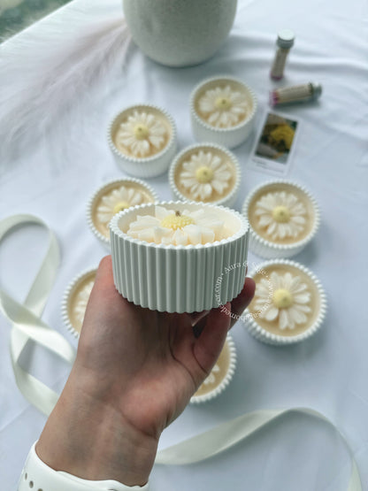 Daisy Flower Candle – Scented Soy Wax Floral Container Candle
