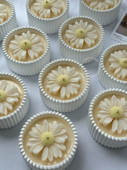 Daisy Flower Candle – Scented Soy Wax Floral Container Candle