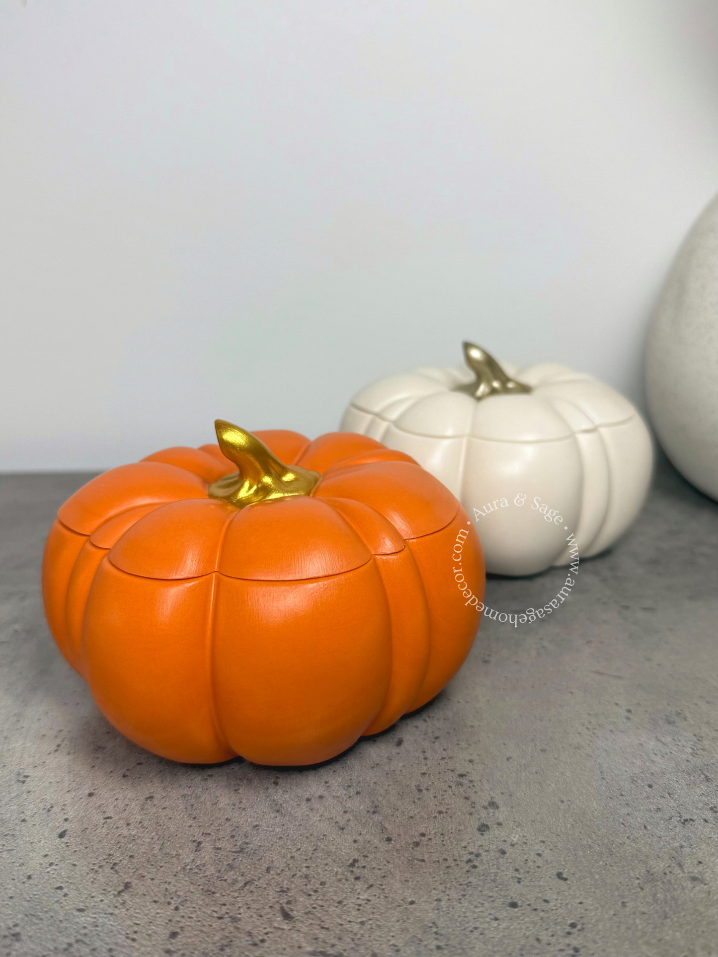 Mega Velvet Pumpkin | Scented Coconut-Soy Wax Candle