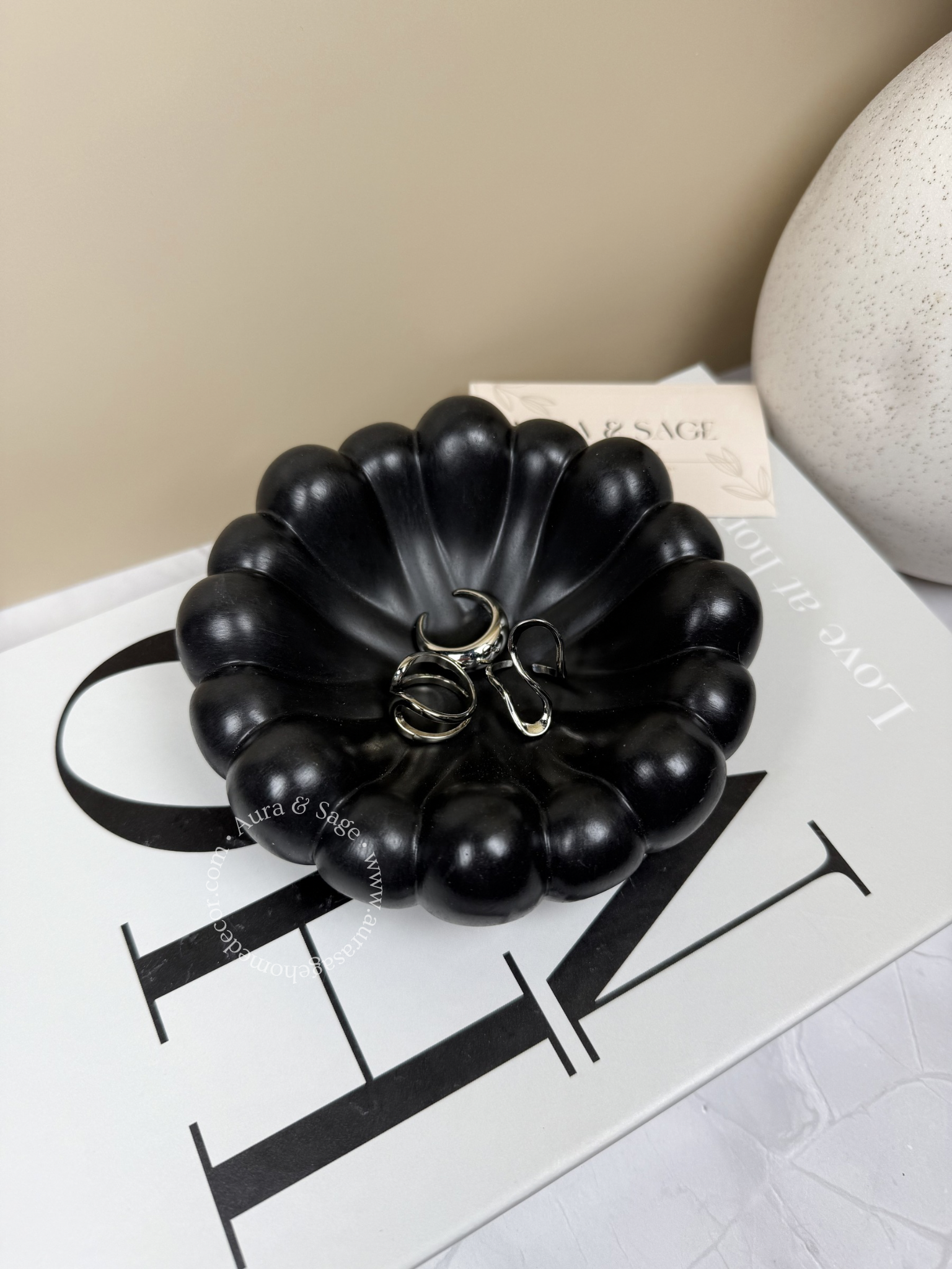 Black cloud shaped decorative tray.